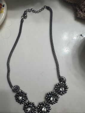 Vintage-Inspired Gunmetal Floral Statement Necklace - Silver-Tone